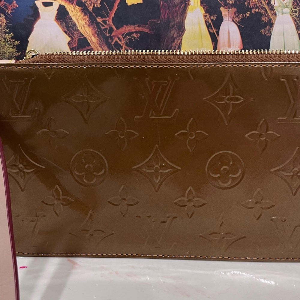 Loui Vuitton wristlet
